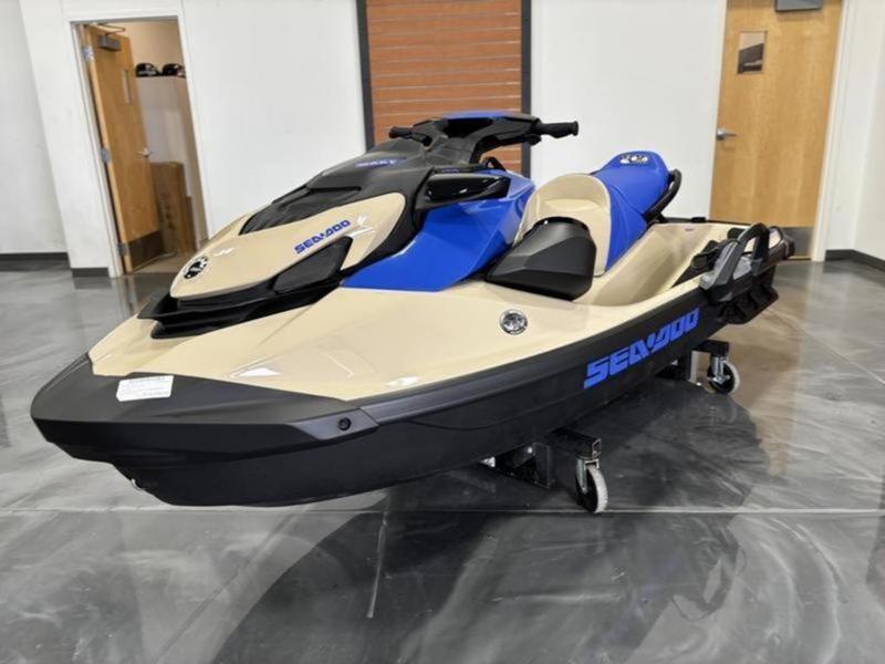 2025 Sea-Doo Wake™ 170 BRP Premium Audio, iDF, iBR - 2025 Sea-Doo Wake™ 170 BRP Premium Audio, iDF, iBR